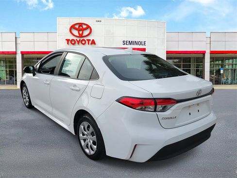 Used 2025 Toyota Corolla LE image 4