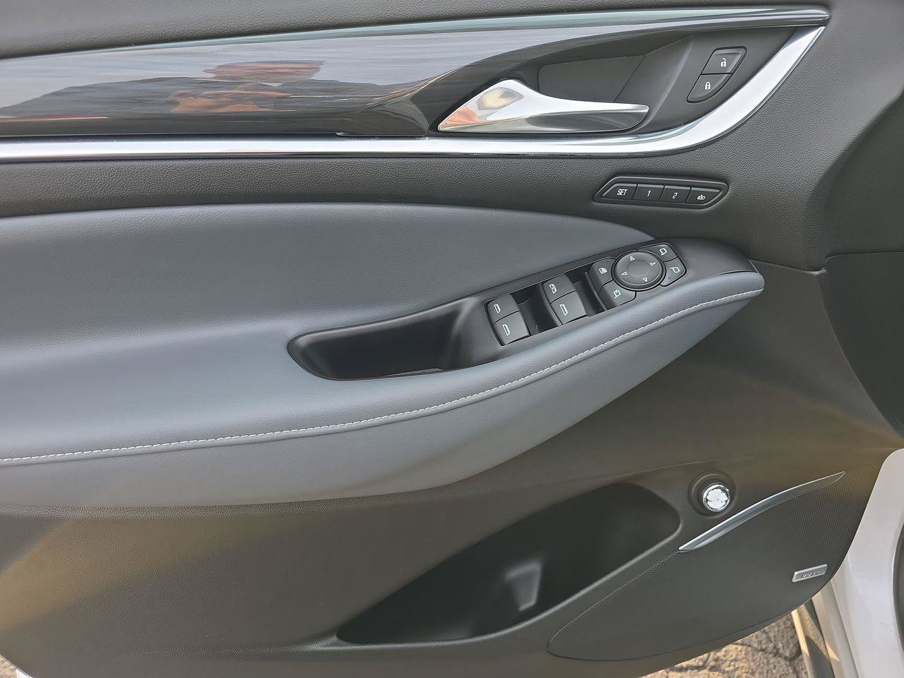Used 2018 Buick Enclave Premium FWD image 5