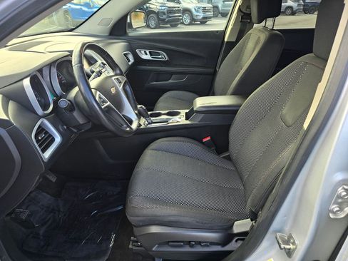 Used 2017 Chevrolet Equinox LT w/ Convenience Package image 4