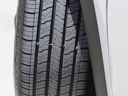 Used 2025 Honda Pilot EX-L image 5