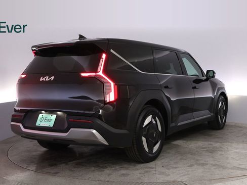 Used 2024 Kia EV9 Light Long Range RWD image 3