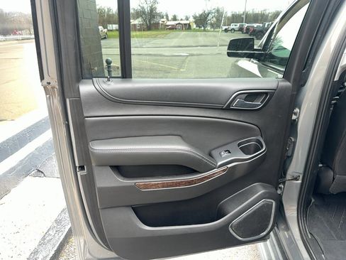Used 2018 Chevrolet Suburban LT image 16