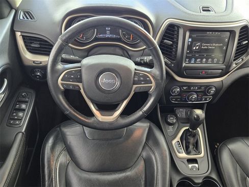 Used 2016 Jeep Cherokee Limited image 9
