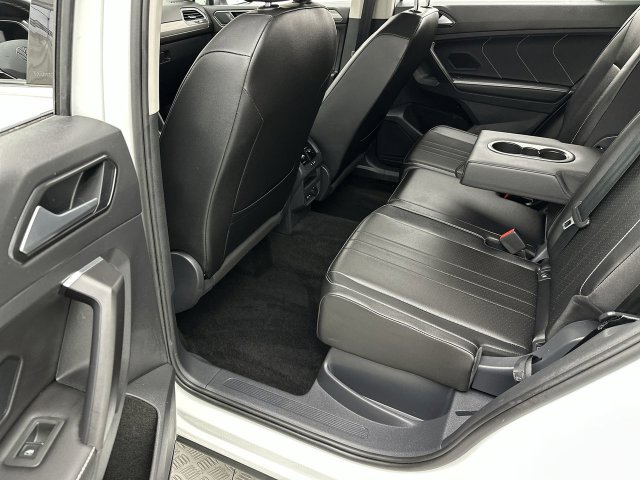 Used 2023 Volkswagen Tiguan SE AWD/4WD image 21