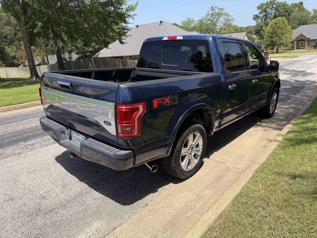 Used 2016 Ford F150 Platinum w/ Equipment Group 701A Luxury AWD/4WD image 8