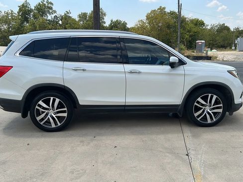 Used 2018 Honda Pilot Touring image 6