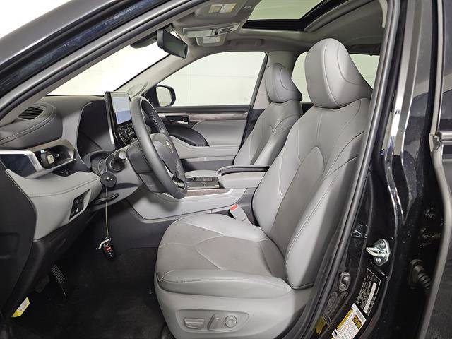 Certified 2026 Toyota Highlander Limited AWD/4WD image 7