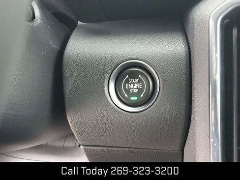 New 2025 GMC Acadia Elevation image 9