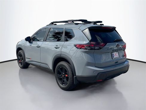 Used 2025 Nissan Rogue SV image 5