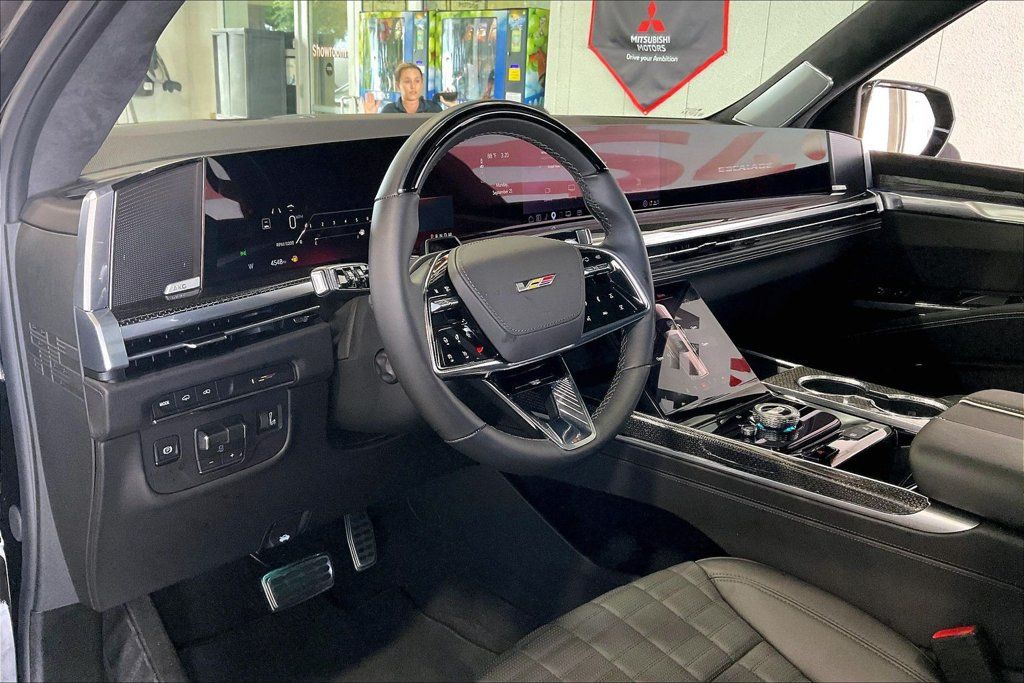 Used 2026 Cadillac Escalade ESV V AWD/4WD image 4