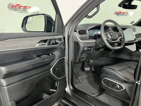 Used 2024 Jeep Wagoneer Series II w/ Flexible Seating Group image 23