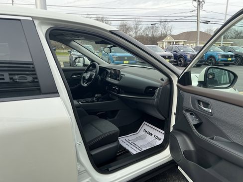 Used 2022 Nissan Rogue SV image 13