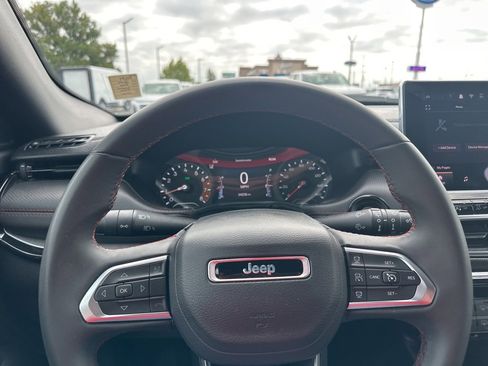 Used 2024 Jeep Compass Trailhawk image 33