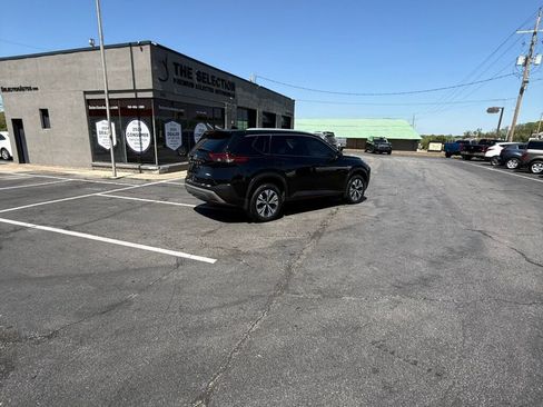 Used 2021 Nissan Rogue SV w/ Premium Package image 16