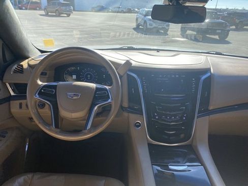Used 2019 Cadillac Escalade Platinum image 16