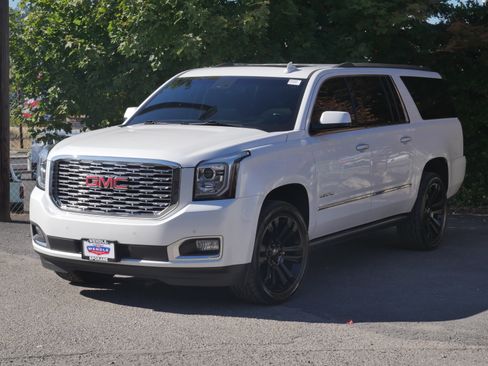 Used 2019 GMC Yukon XL Denali w/ Denali Ultimate Package AWD/4WD image 2
