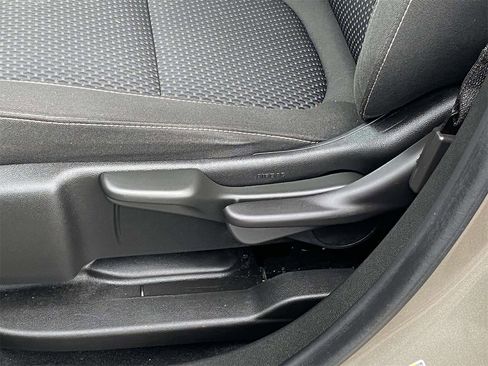 Used 2023 GMC Acadia SLE image 15