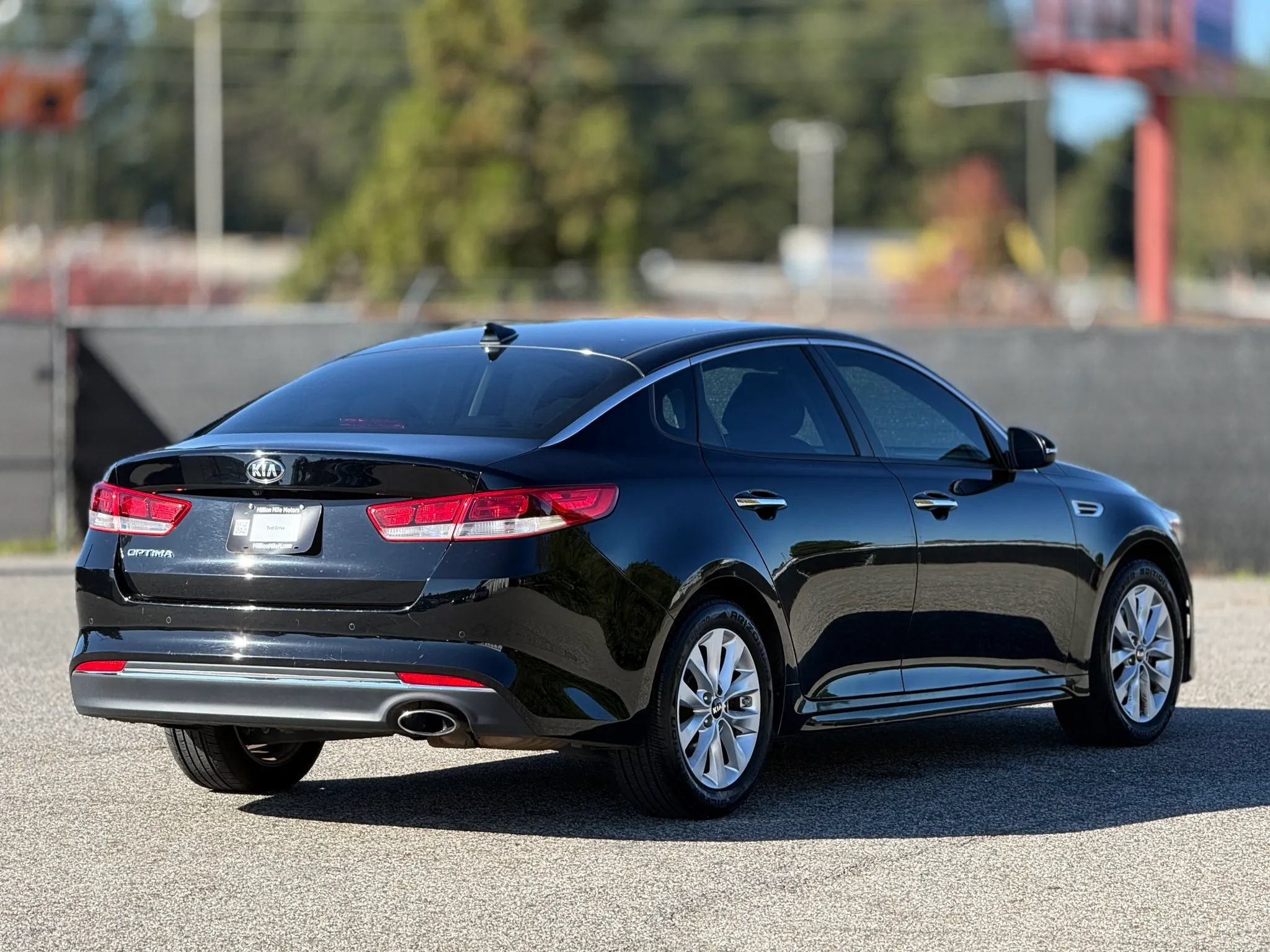 Used 2018 Kia Optima LX w/ 17" Alloy Wheels Package FWD image 9