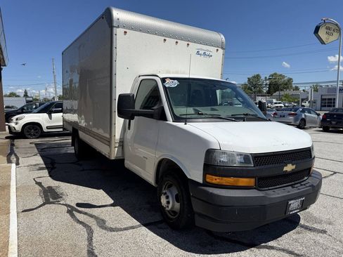 Used 2019 Chevrolet Express 3500 Extended w/ Driver Convenience Package RWD image 4