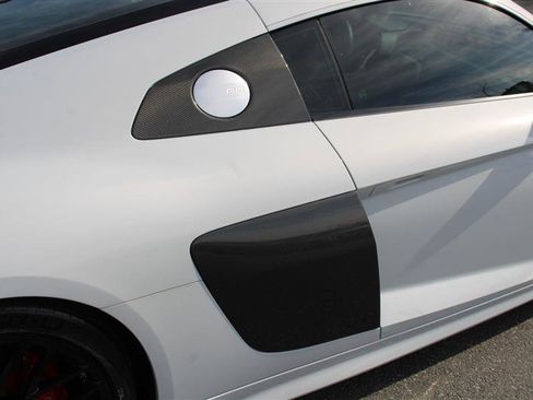 Used 2018 Audi R8 V10 w/ Carbon Exterior Package image 18