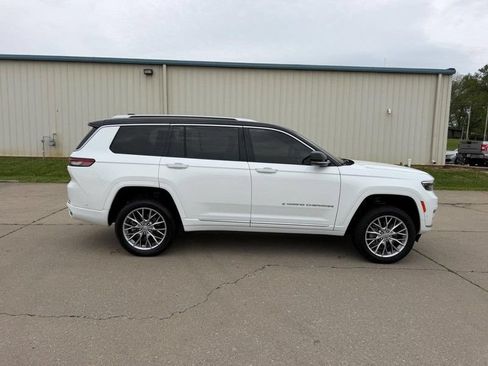 Used 2023 Jeep Grand Cherokee L Summit w/ Luxury Tech Group V AWD/4WD image 2