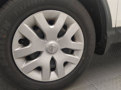 Used 2020 Nissan Rogue Sport S image 31