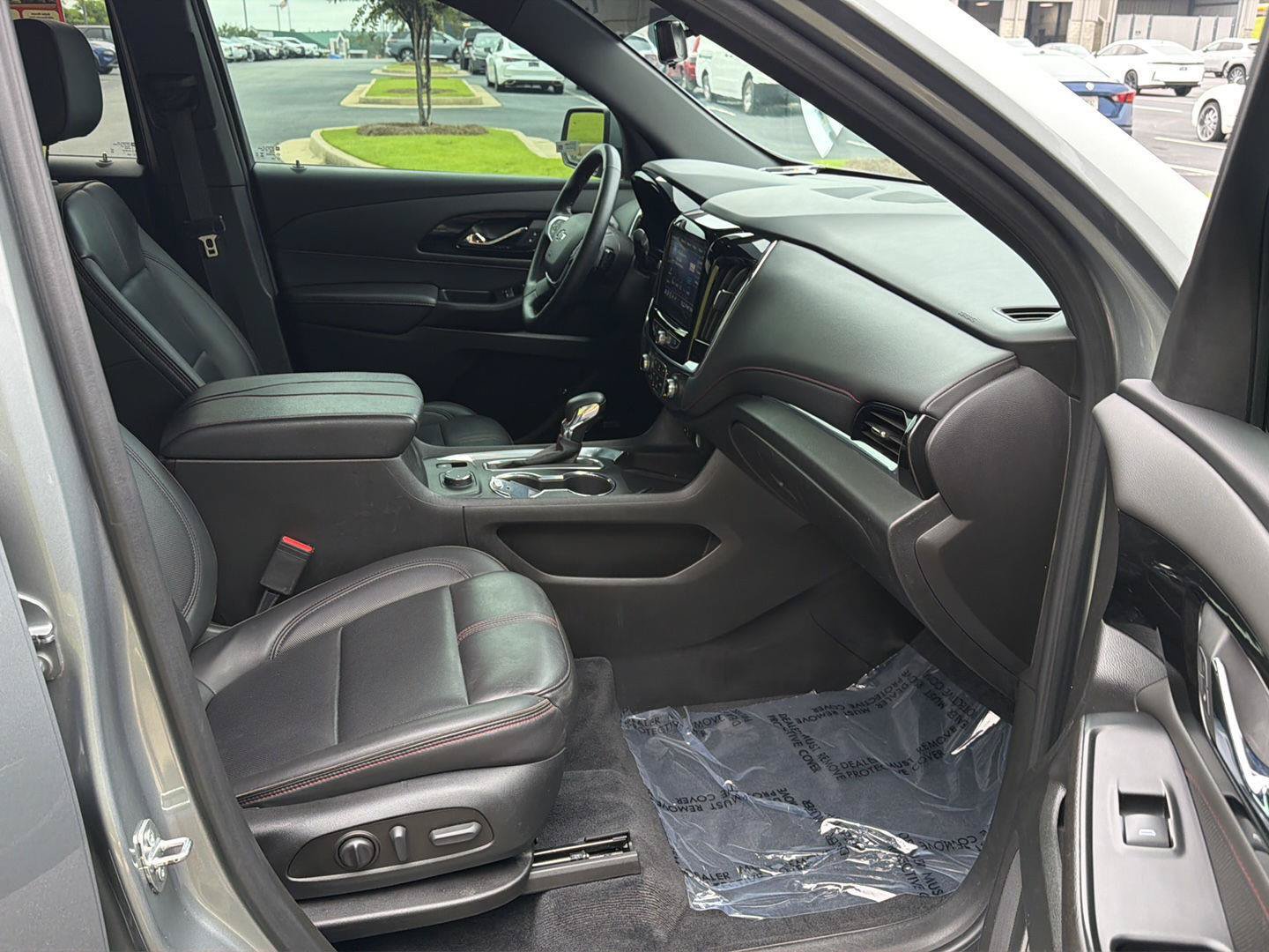 Used 2023 Chevrolet Traverse RS w/ LPO, Floor Liner Package FWD image 13