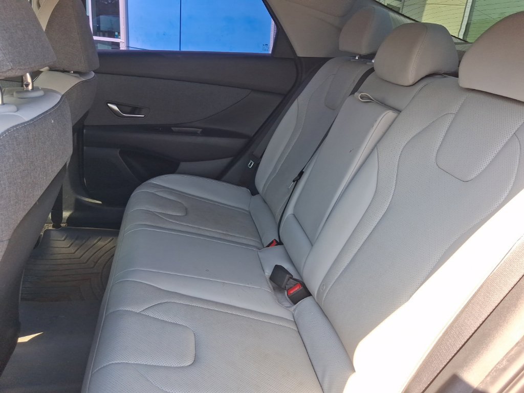 Used 2022 Hyundai Elantra Limited FWD image 24