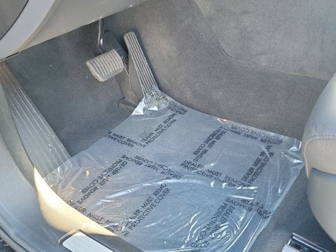 Certified 2025 Volvo XC60 B5 Plus w/ Climate Package image 15