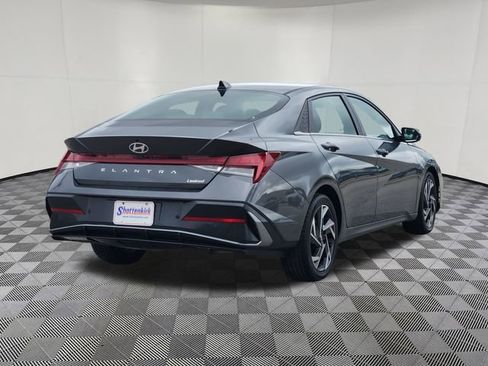 Used 2024 Hyundai Elantra Limited FWD image 4