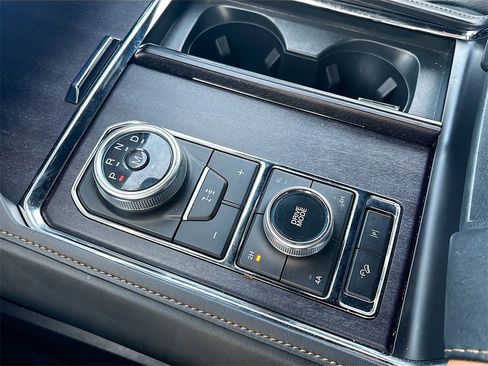 Used 2024 Ford Expedition Max Platinum image 17