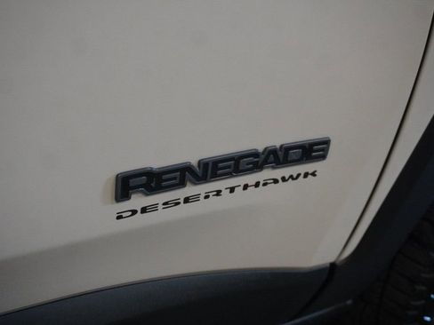 Used 2017 Jeep Renegade Trailhawk image 6