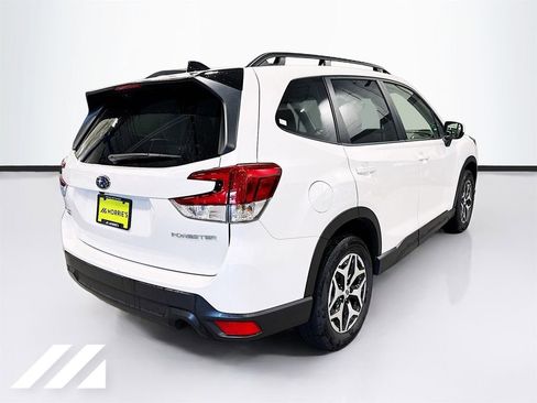 Used 2024 Subaru Forester Premium AWD/4WD image 5