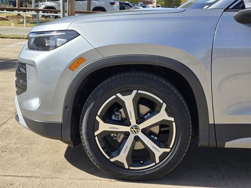 New 2026 Volkswagen Tiguan SE image 5