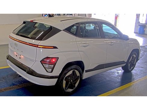 Used 2024 Hyundai Kona SE FWD image 4