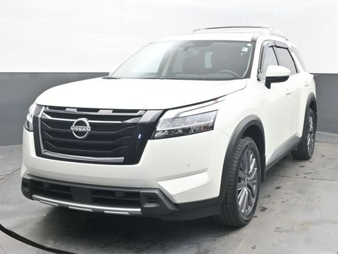 Certified 2024 Nissan Pathfinder SL w/ SL Premium Package image 3