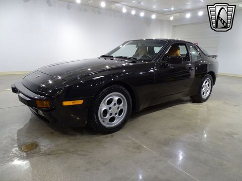 Used 1987 Porsche 944 S image 2