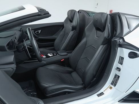 Used 2023 Lamborghini Huracan EVO image 24