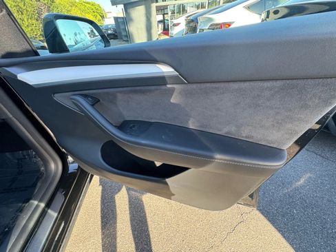 Used 2024 Tesla Model Y Long Range RWD image 17