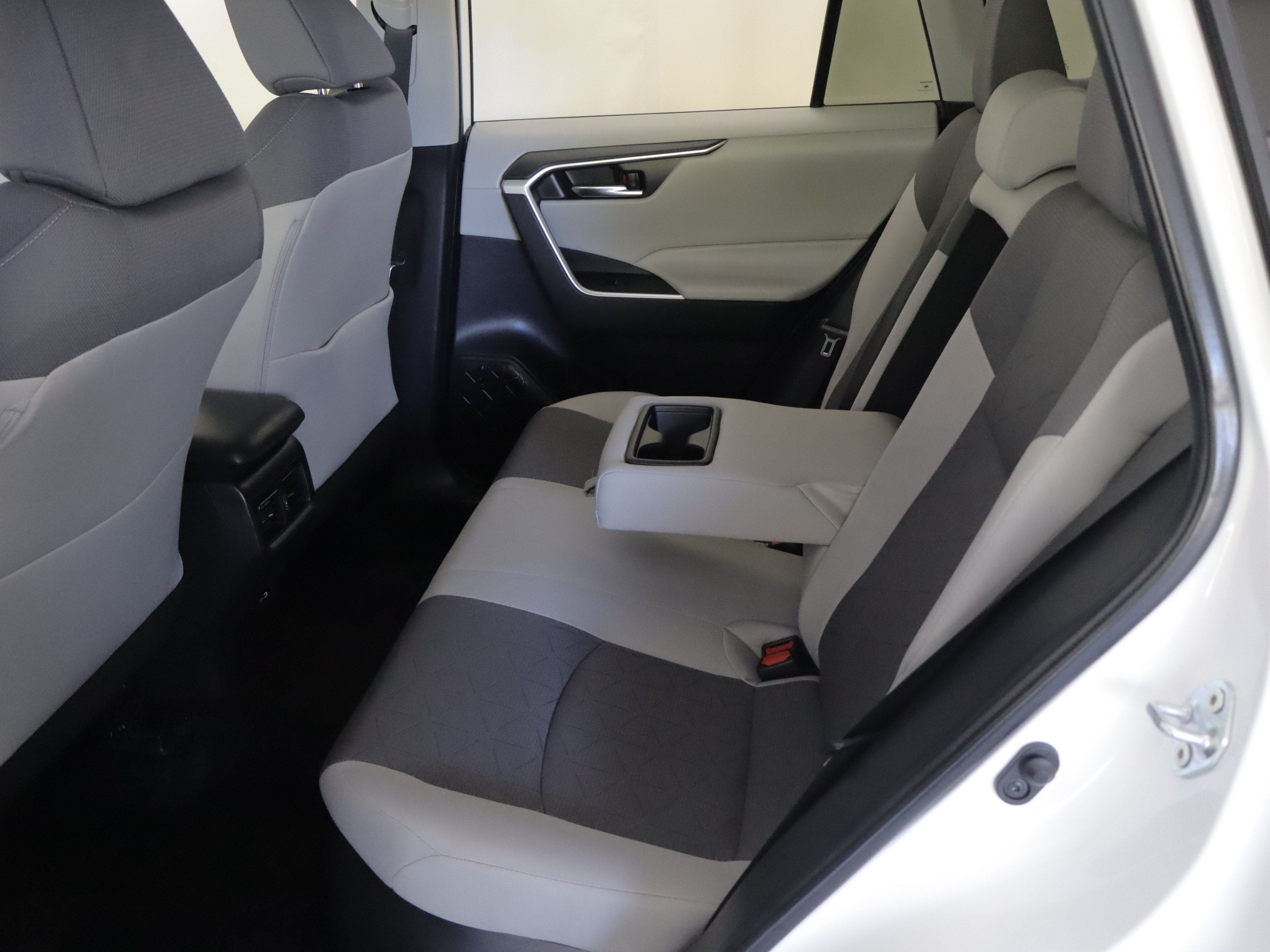 Used 2024 Toyota RAV4 XLE w/ Convenience Package AWD/4WD image 9