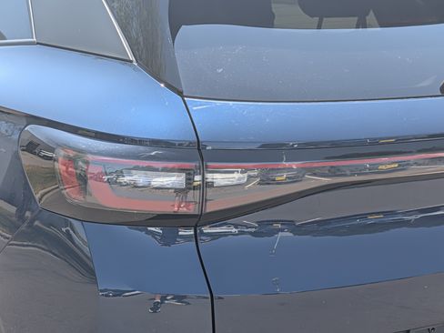 Certified 2023 Volkswagen ID.4 Pro AWD/4WD image 17