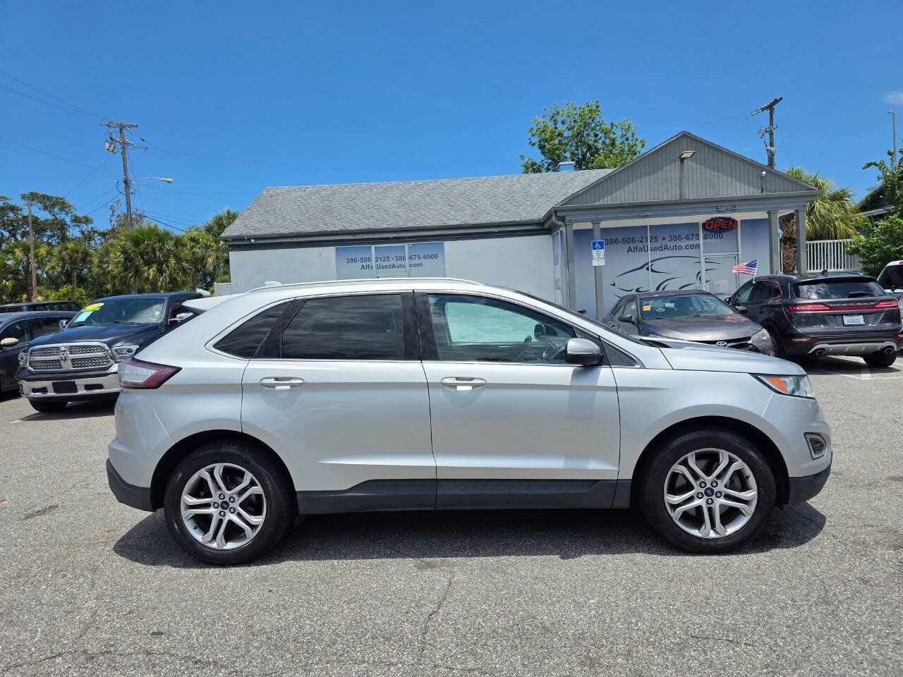 Used 2015 Ford Edge Titanium w/ Technology Package AWD/4WD image 3