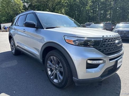 Certified 2022 Ford Explorer XLT w/ Equipment Group 202A AWD/4WD image 2