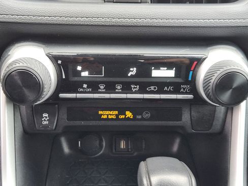 Used 2021 Toyota RAV4 LE image 20