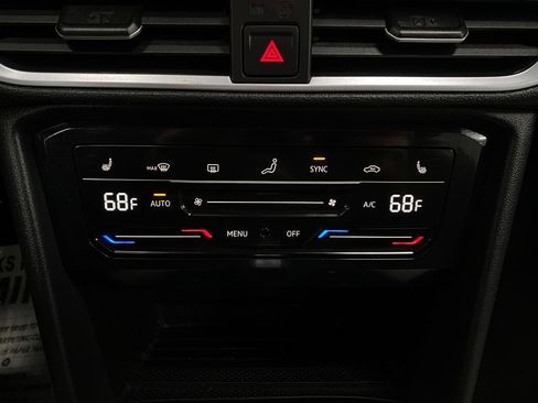 Used 2025 Volkswagen Taos SE image 23