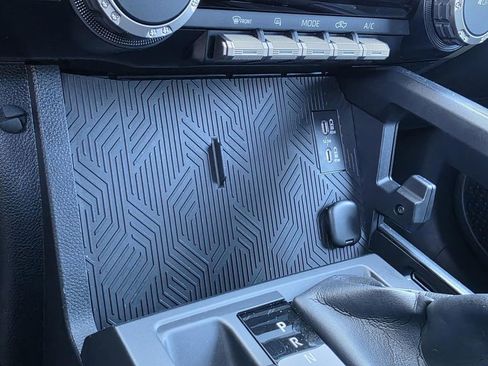 Used 2025 Toyota Tacoma TRD Sport image 17