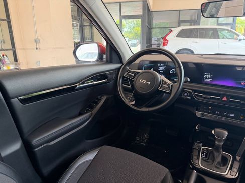 Used 2025 Kia Seltos S FWD image 24