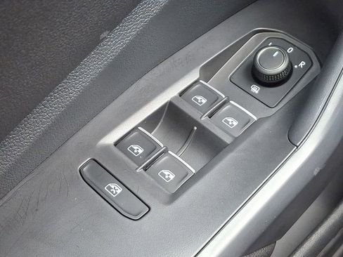 Used 2025 Volkswagen Jetta S image 25