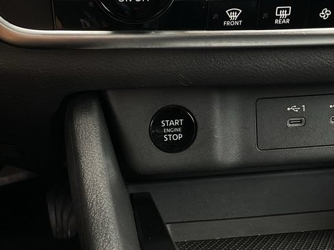 Used 2025 Nissan Rogue SV FWD image 22