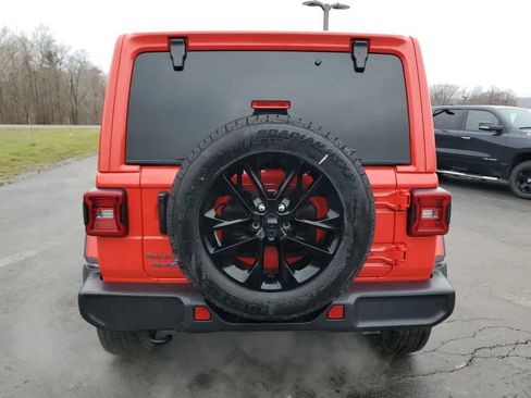 Used 2025 Jeep Wrangler Sahara image 4